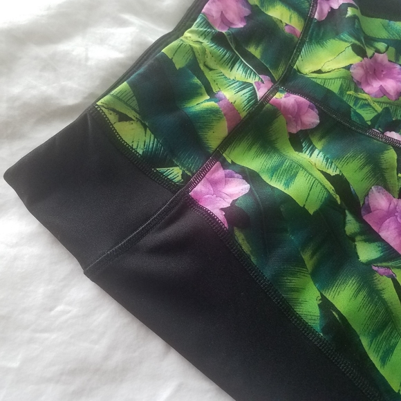 Betsey Johnson jungle flower color block leggings - Picture 3 of 11
